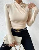 Blusa Curvelo com Gola Transpassada e Mangas Longas