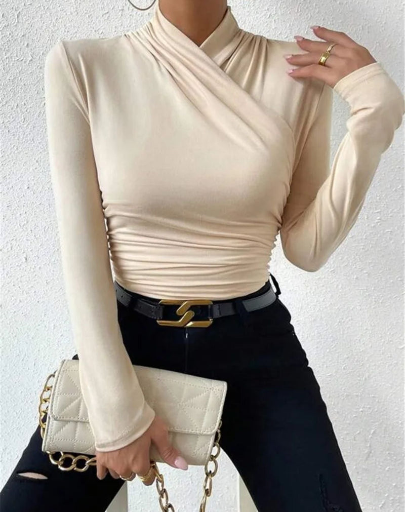 Blusa Curvelo com Gola Transpassada e Mangas Longas