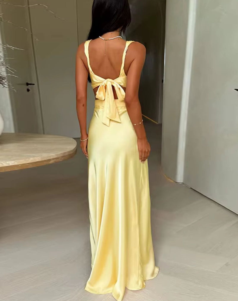 Vestido Longo Tina com Corte Fora na Cintura e Decote V