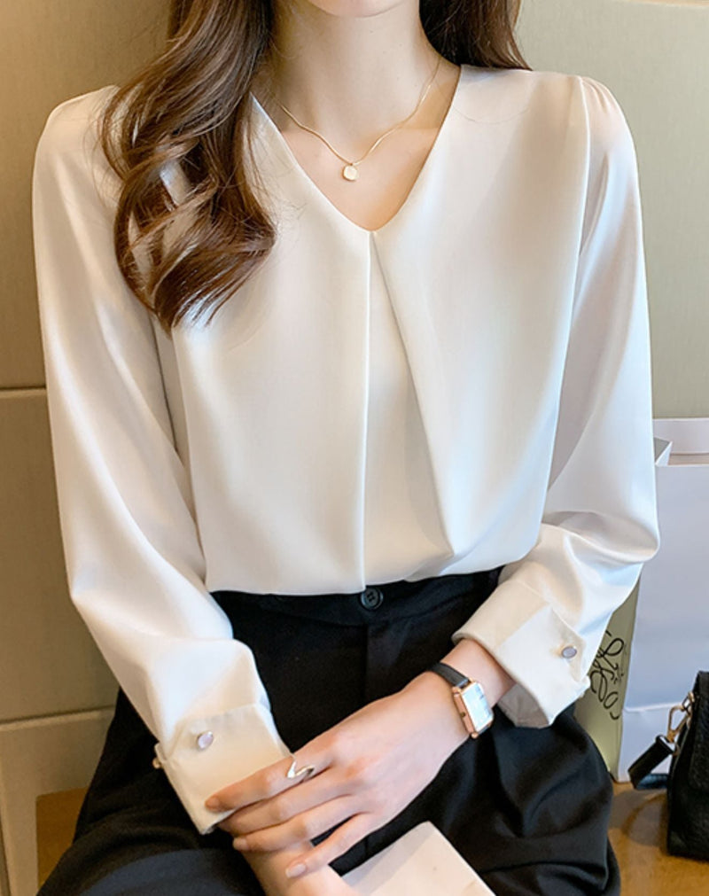 Blusa Retro com Emenda Frontal e Mangas Longas