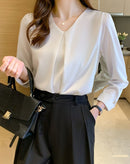 Blusa Retro com Emenda Frontal e Mangas Longas