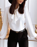 Blusa Retrô com Laço e Mangas Longas